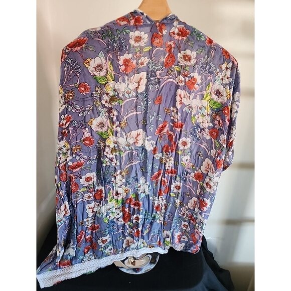 D&Y Flower Kimono. 100% Viscose.  One Size Fits Most. Good Condition - Picture 5 of 7